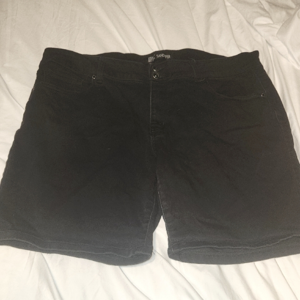 Sandpiper Black Bermuda Shorts. Size 22w